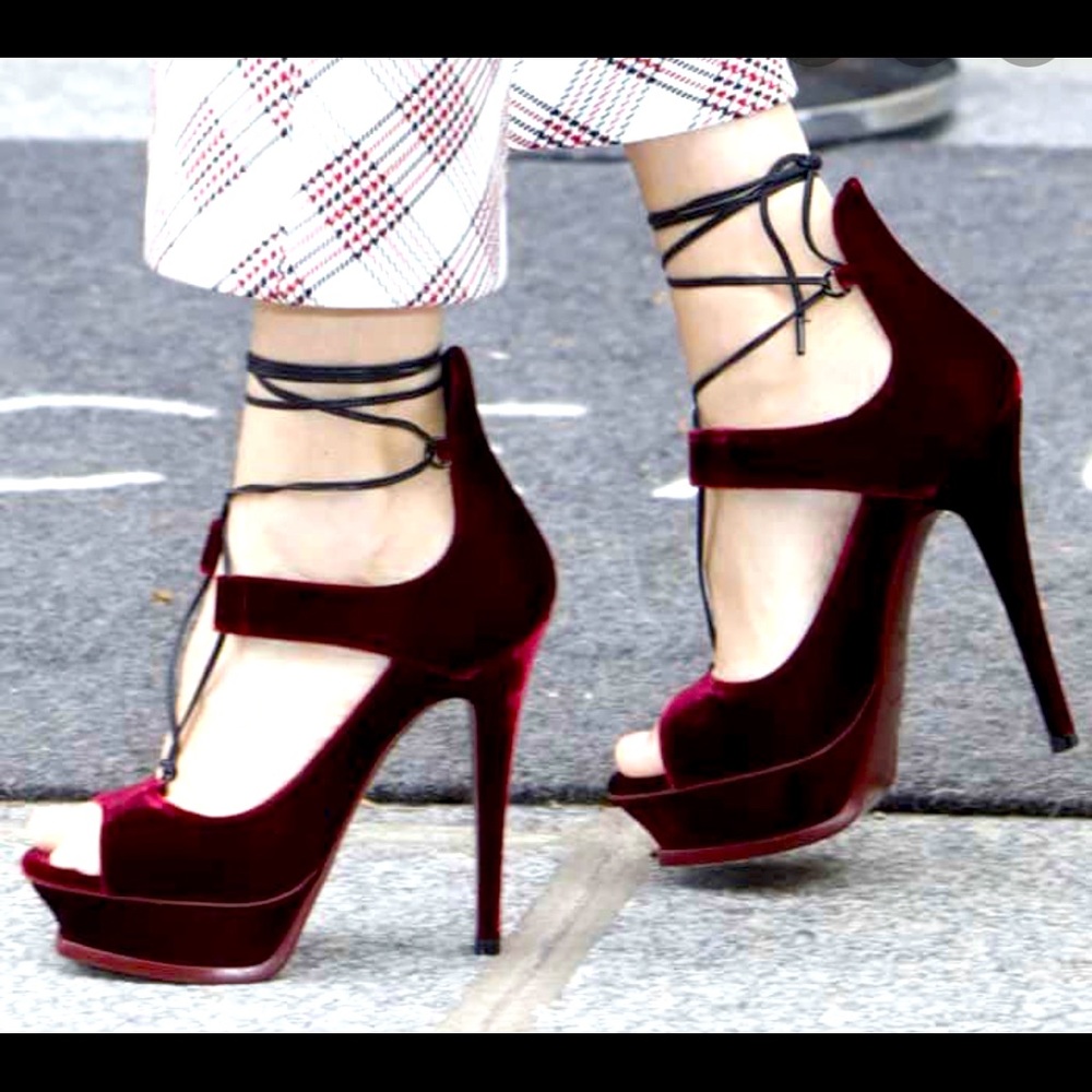 💯Authentic Saint Laurent velvet sandal